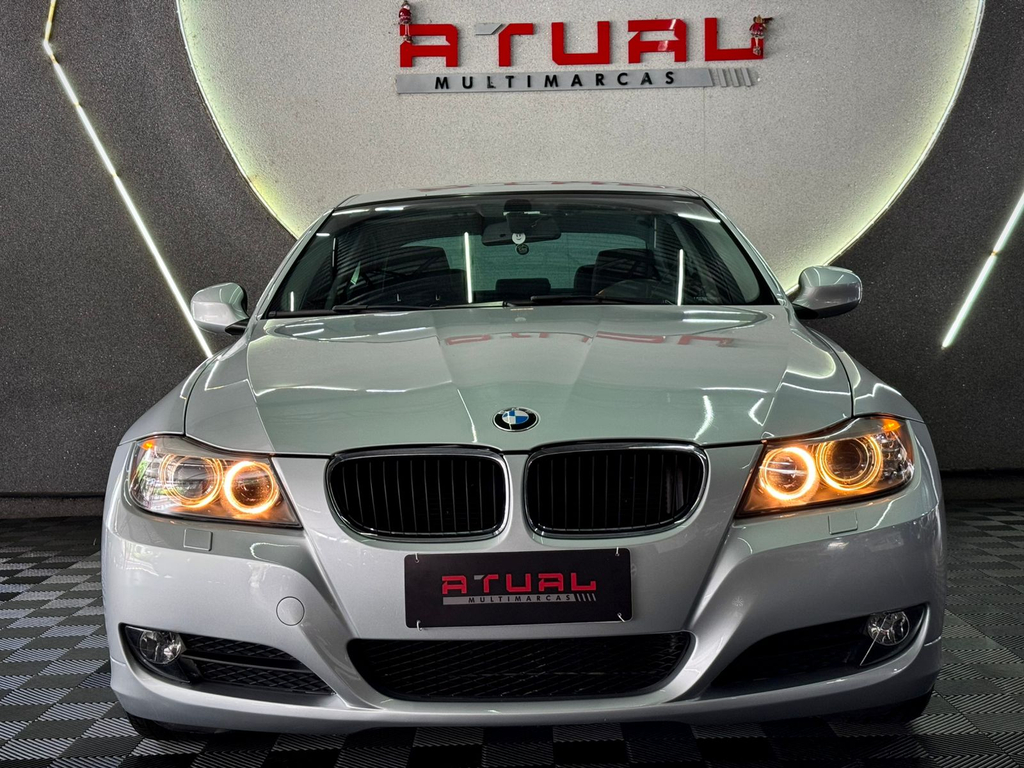 BMW 320i Prata