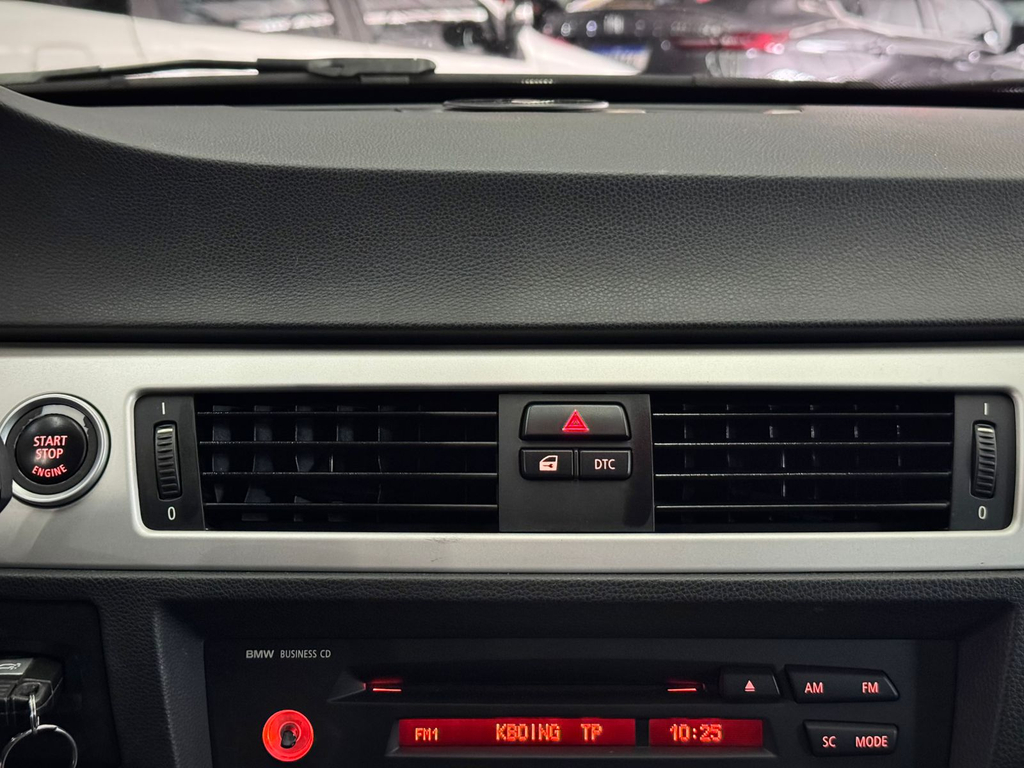 BMW 320i Prata