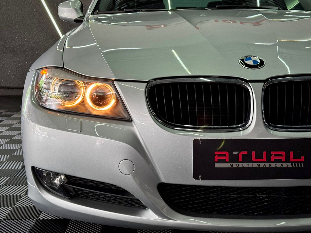 BMW 320i Prata