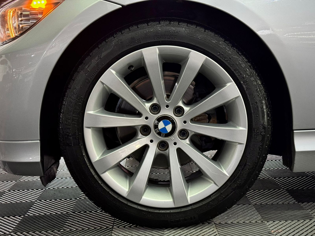 BMW 320i Prata