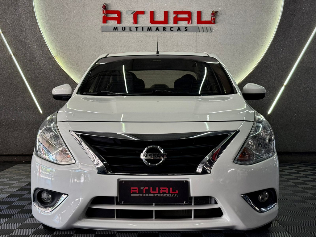 Nissan Versa Branco