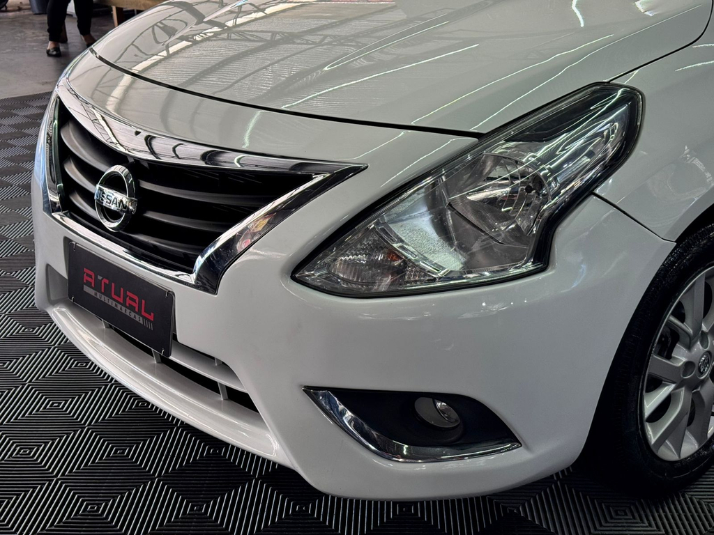 Nissan Versa Branco