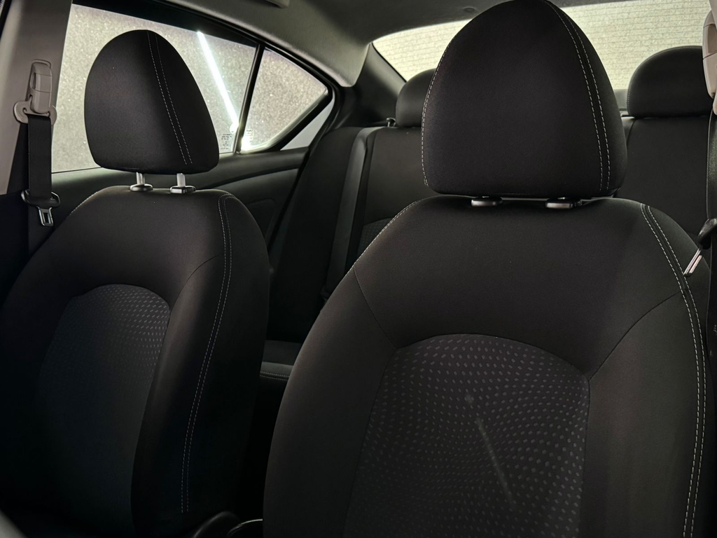 Nissan Versa Branco