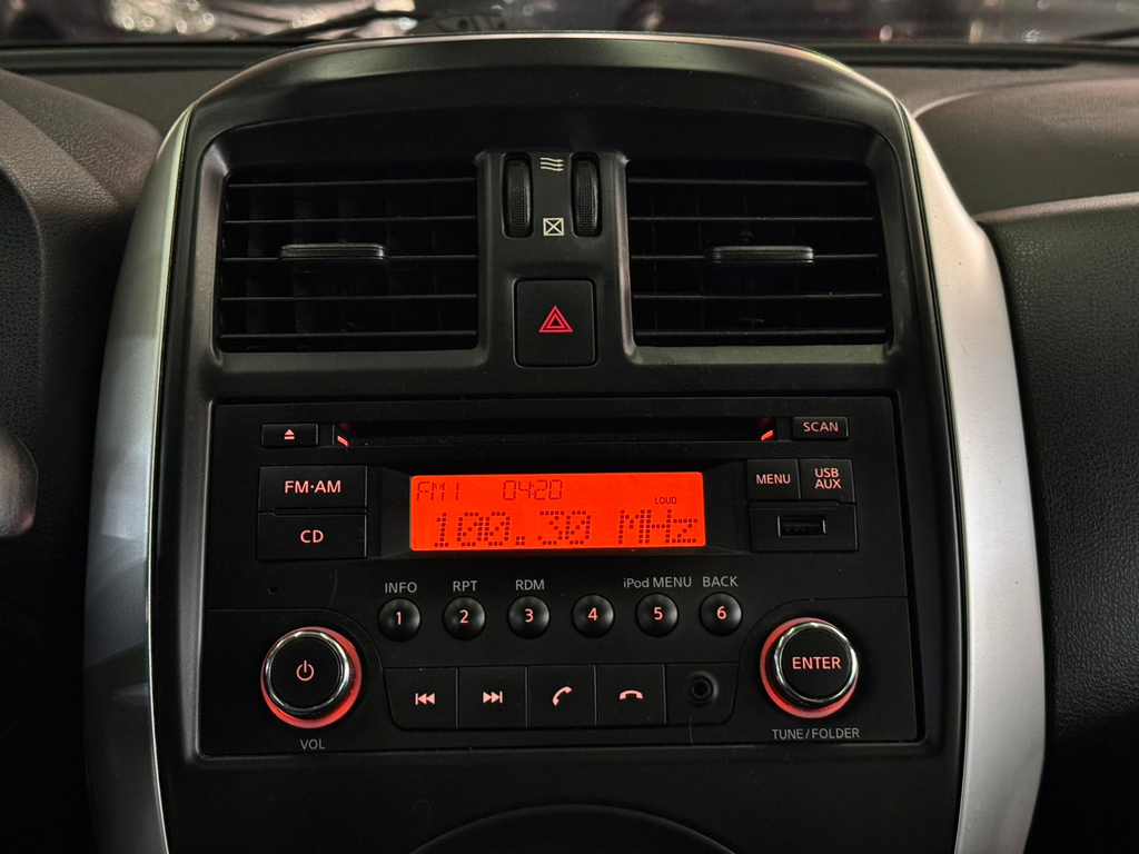 Nissan Versa Branco