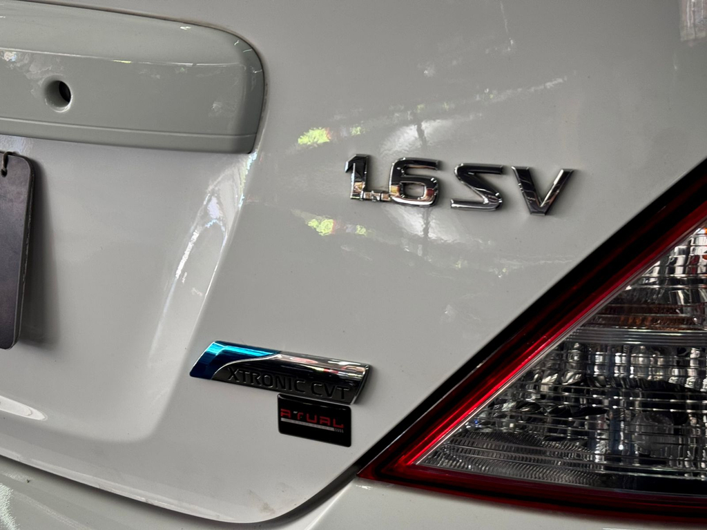Nissan Versa Branco