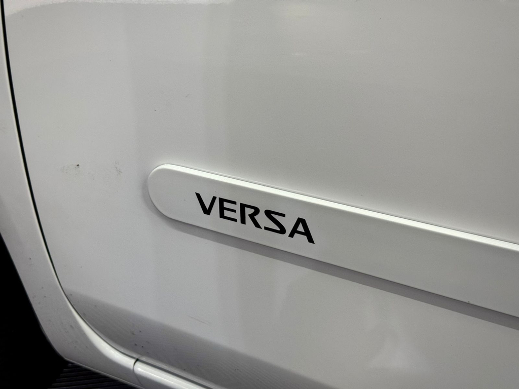 Nissan Versa Branco