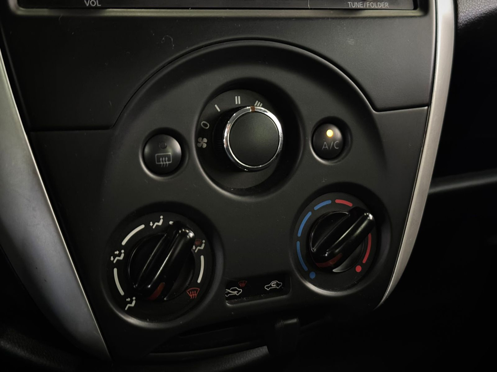 Nissan Versa Branco