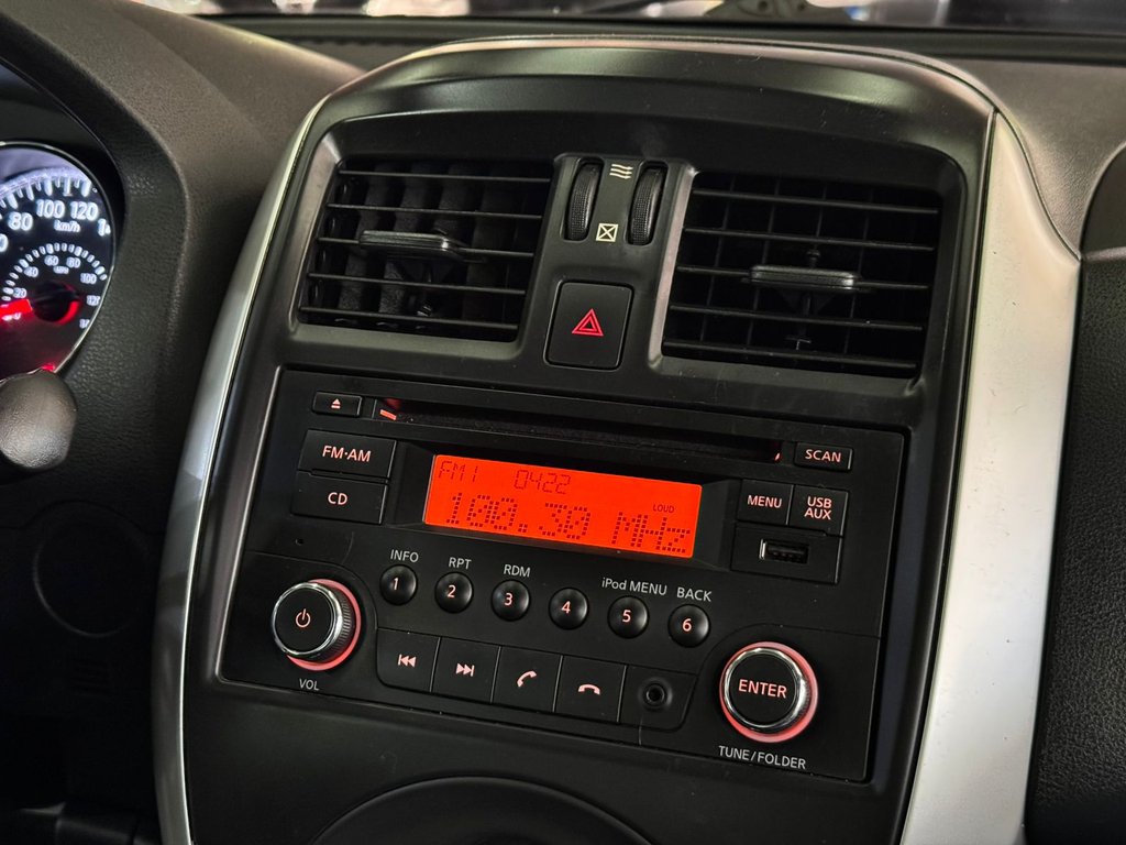 Nissan Versa Branco