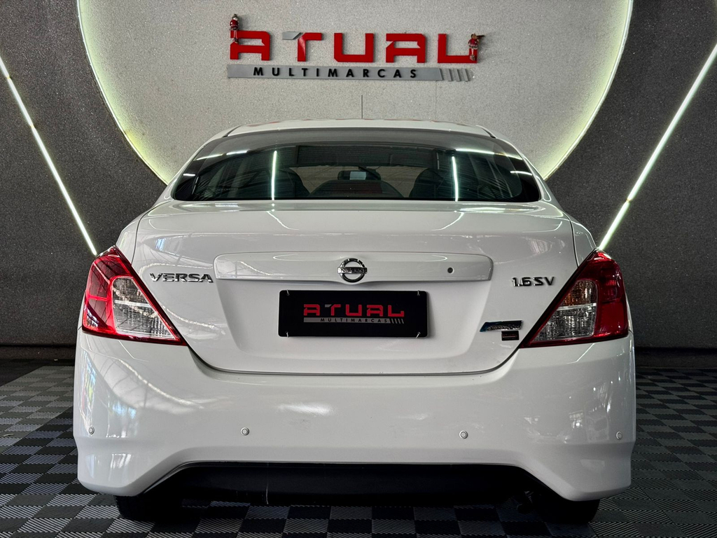 Nissan Versa Branco