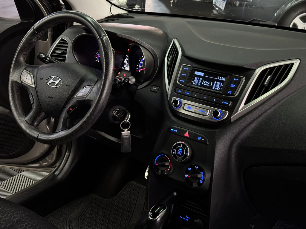 Hyundai HB20X Prata
