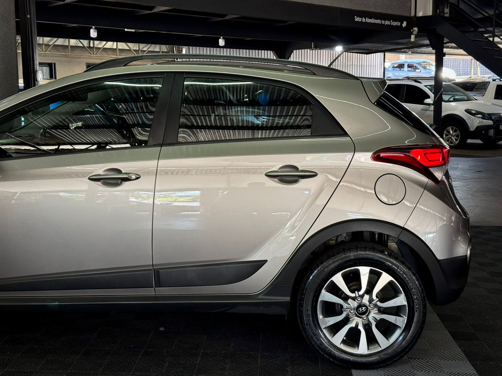 Hyundai HB20X Prata