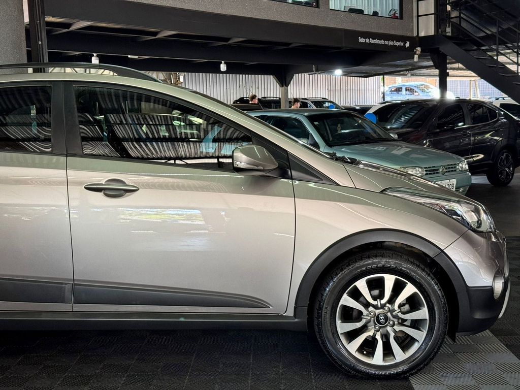 Hyundai HB20X Prata