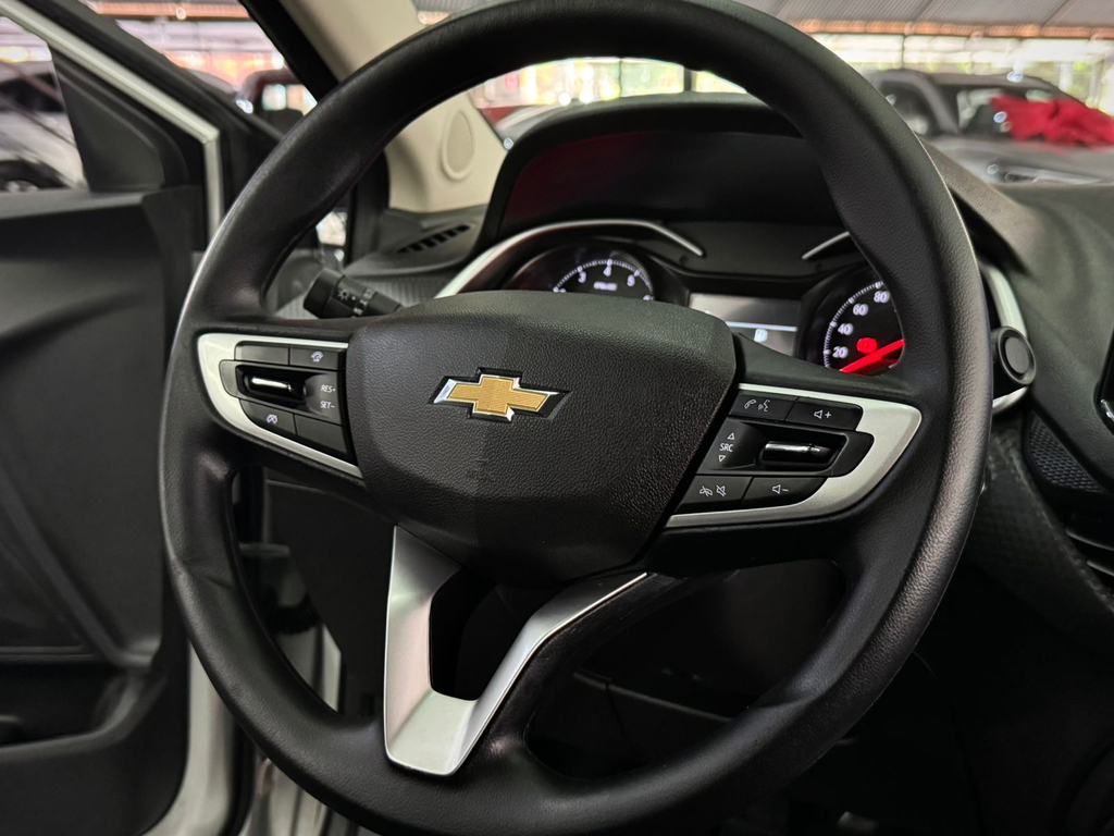 Chevrolet Onix Sedan Prata