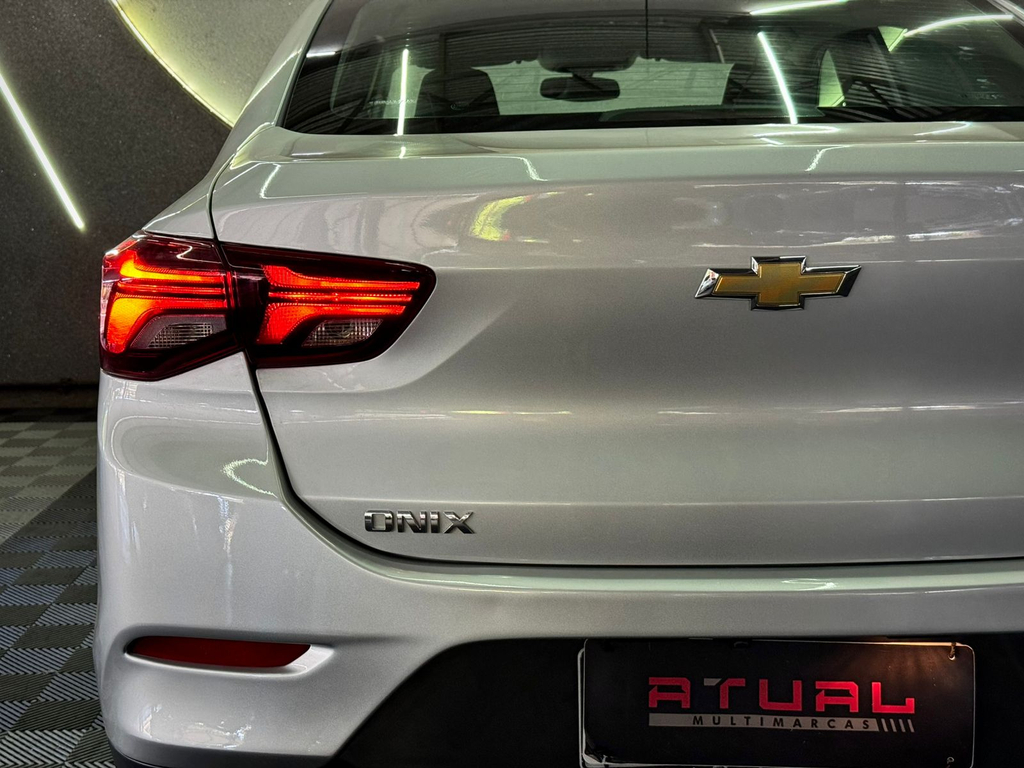 Chevrolet Onix Sedan Prata