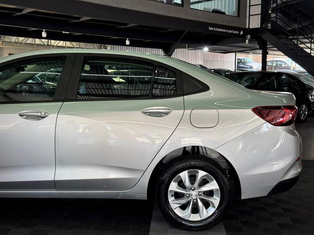 Chevrolet Onix Sedan Prata