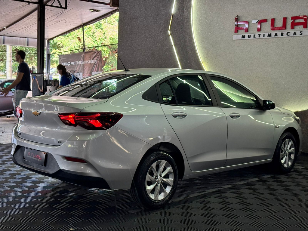 Chevrolet Onix Sedan Prata
