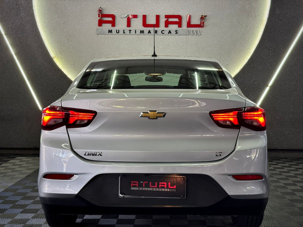 Chevrolet Onix Sedan Prata