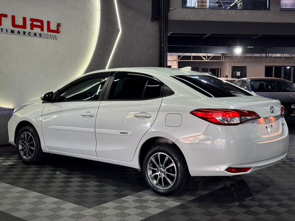 Toyota Yaris Sedan Branco