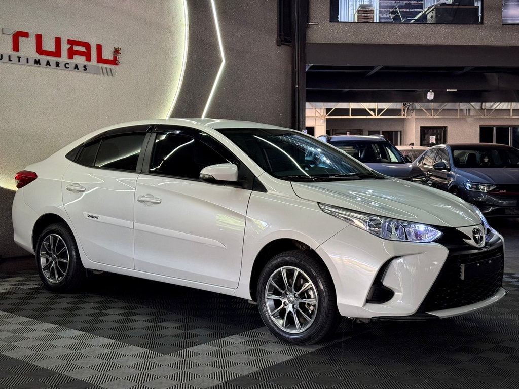 Toyota Yaris Sedan Branco
