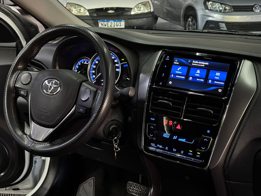 Toyota Yaris Sedan Branco