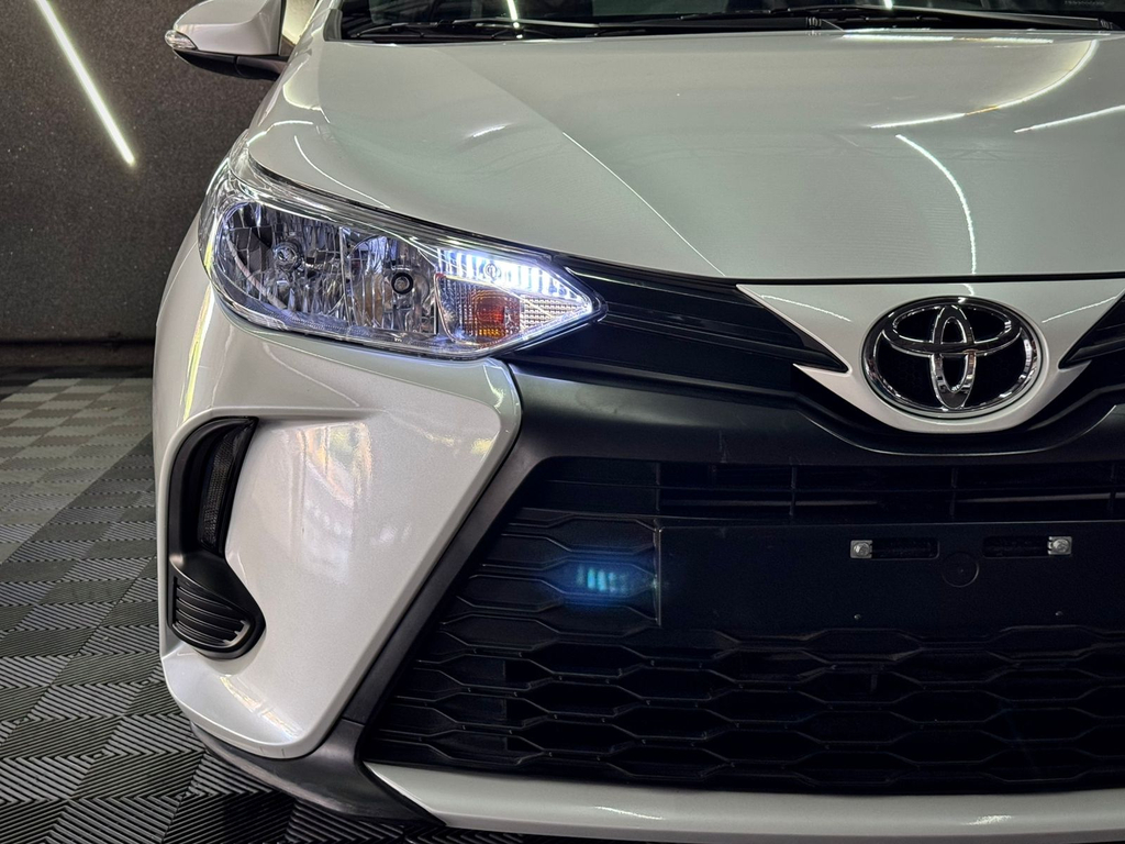 Toyota Yaris Sedan Branco