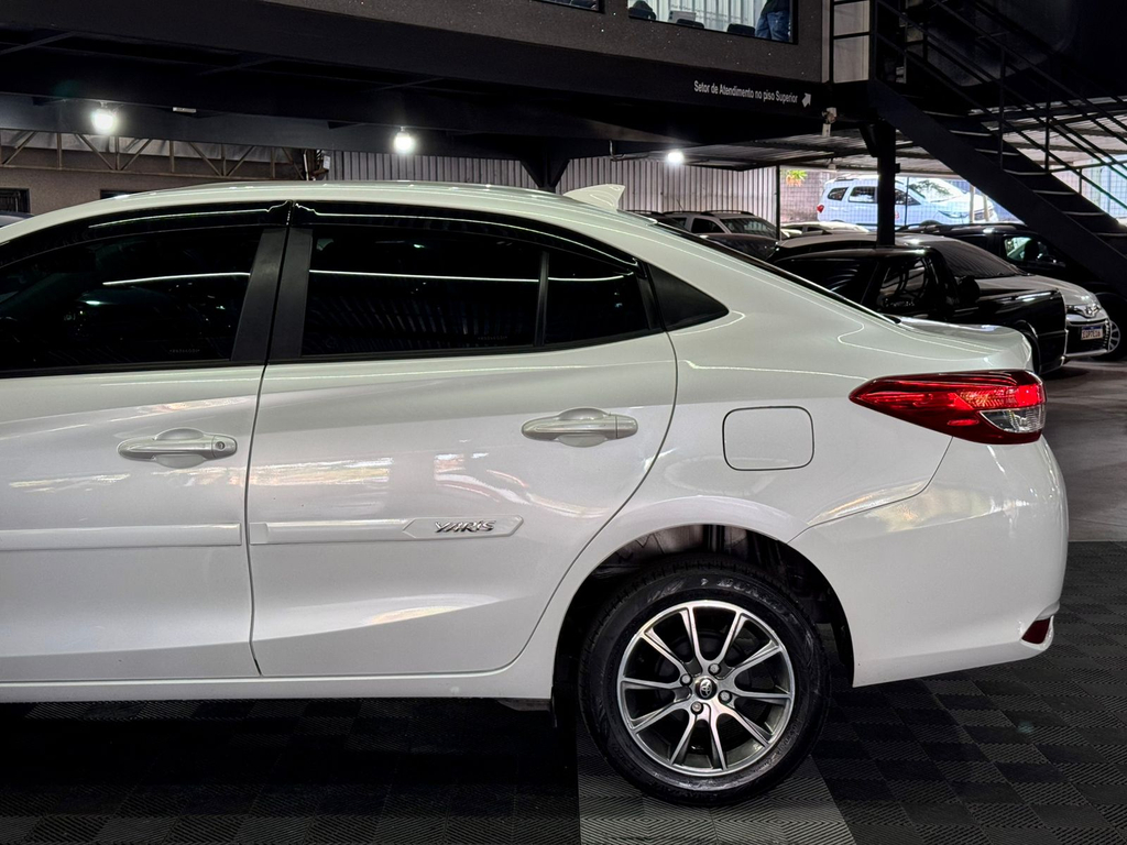 Toyota Yaris Sedan Branco