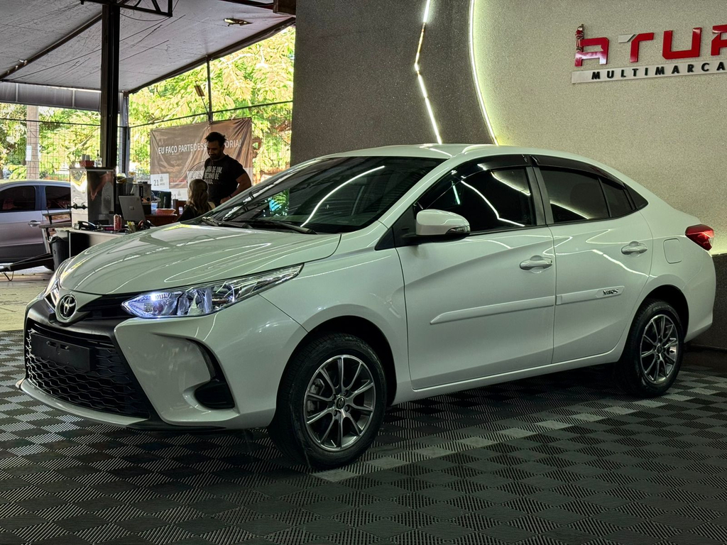 Toyota Yaris Sedan Branco