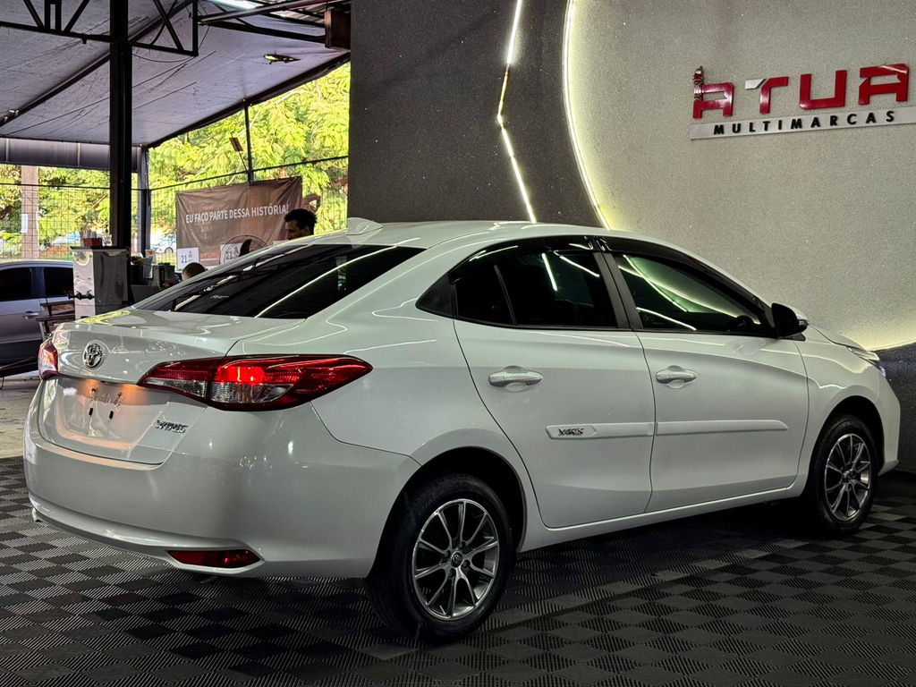 Toyota Yaris Sedan Branco