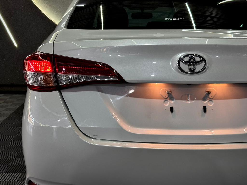 Toyota Yaris Sedan Branco