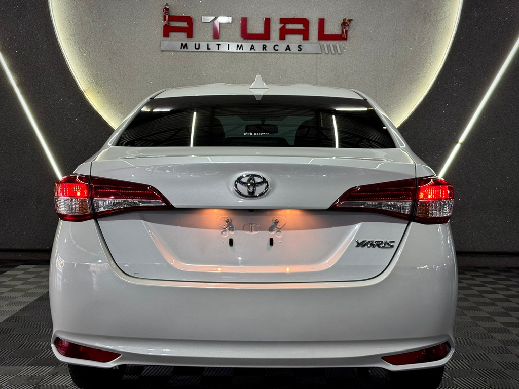 Toyota Yaris Sedan Branco