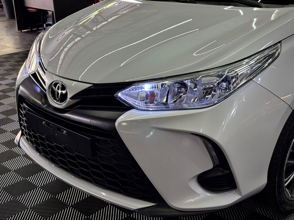 Toyota Yaris Sedan Branco