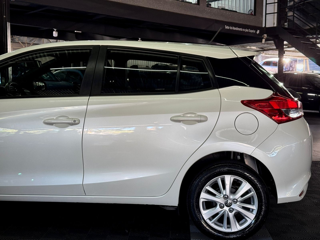 Toyota Yaris Hatch Branco
