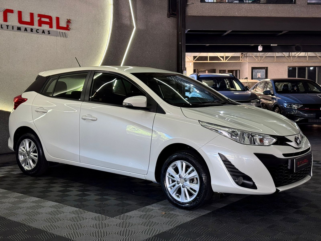 Toyota Yaris Hatch Branco