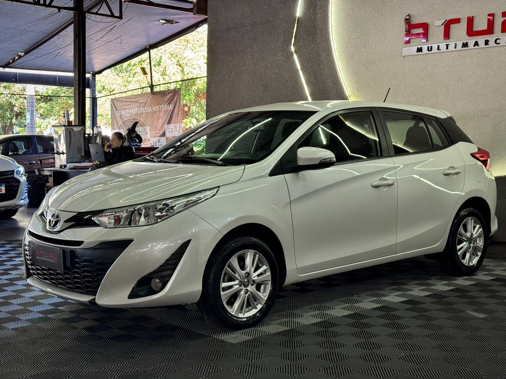 Toyota Yaris Hatch Branco