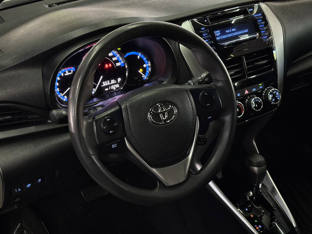 Toyota Yaris Hatch Branco