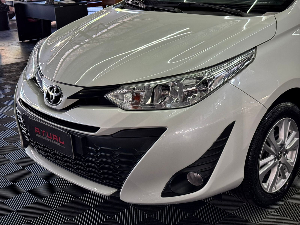 Toyota Yaris Hatch Branco