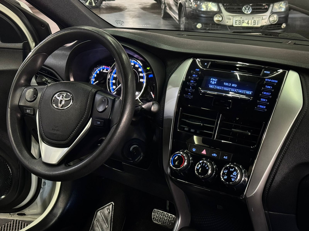 Toyota Yaris Hatch Branco