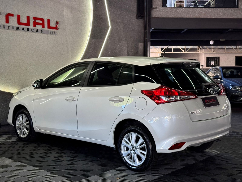 Toyota Yaris Hatch Branco