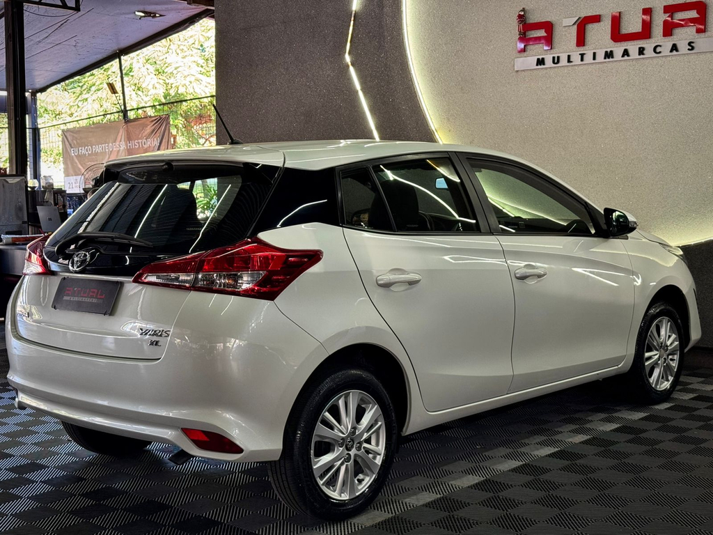 Toyota Yaris Hatch Branco