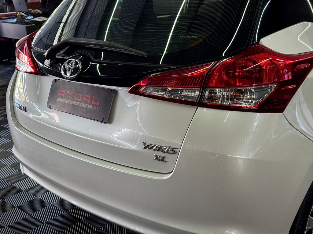 Toyota Yaris Hatch Branco