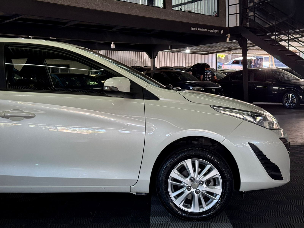 Toyota Yaris Hatch Branco