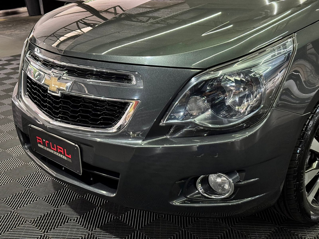 Chevrolet Cobalt Cinza