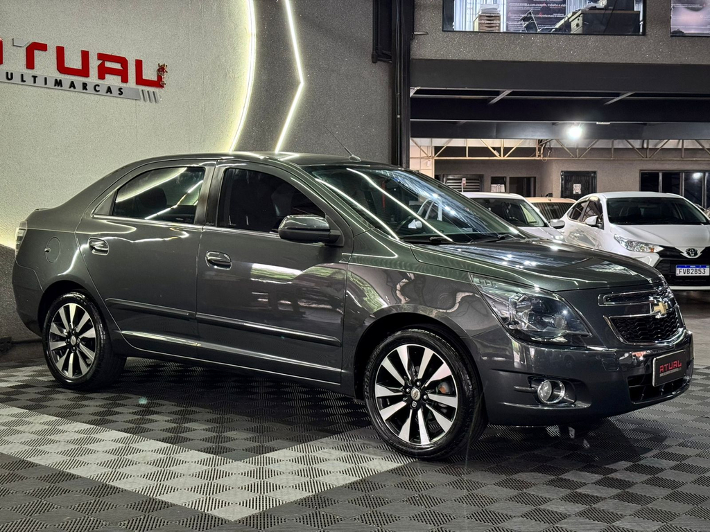 Chevrolet Cobalt Cinza