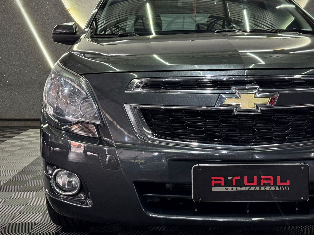 Chevrolet Cobalt Cinza