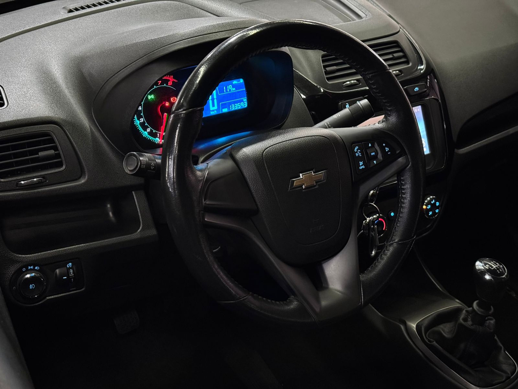 Chevrolet Cobalt Cinza