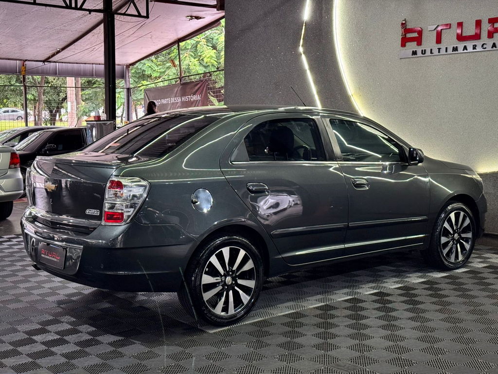 Chevrolet Cobalt Cinza
