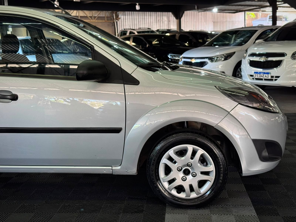 Ford Fiesta Hatch Prata