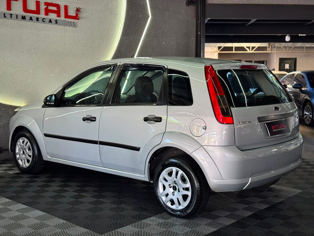 Ford Fiesta Hatch Prata