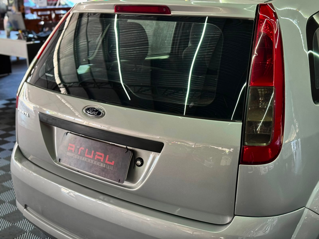 Ford Fiesta Hatch Prata