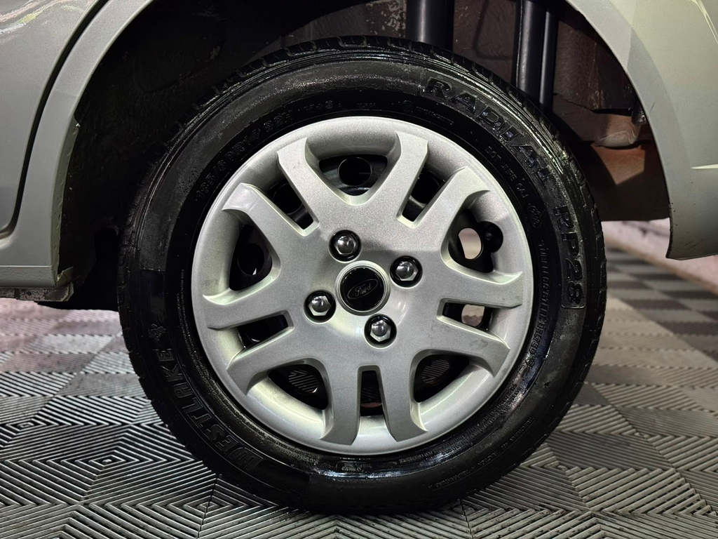 Ford Fiesta Hatch Prata